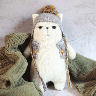 [Вяжи.ру] Вязаный спицами сердитый кот Labby (2022) [Cheryx]